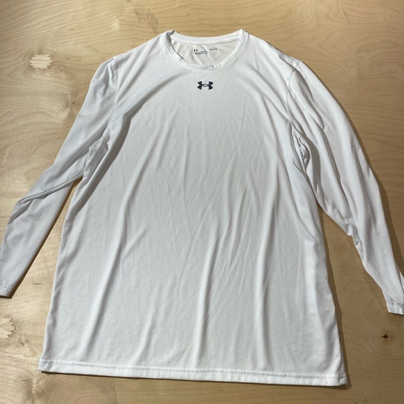Under Armour Long Sleeve Tee Large (CA) - Picture 4 of 12